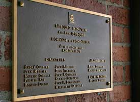 Plaque en hommage aux fondateurs
